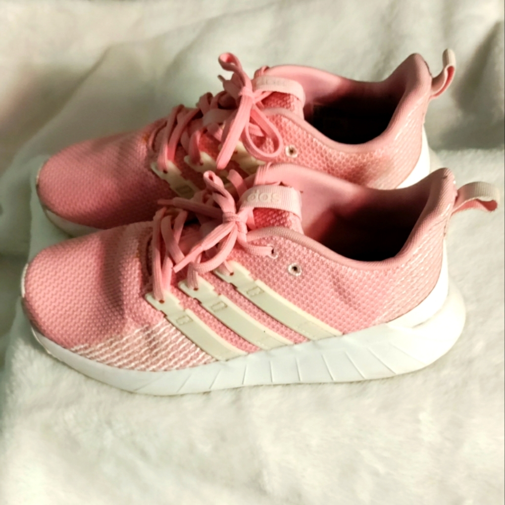 Big kids pink Adidas, Size 6, Women's 8, gently used, great condition